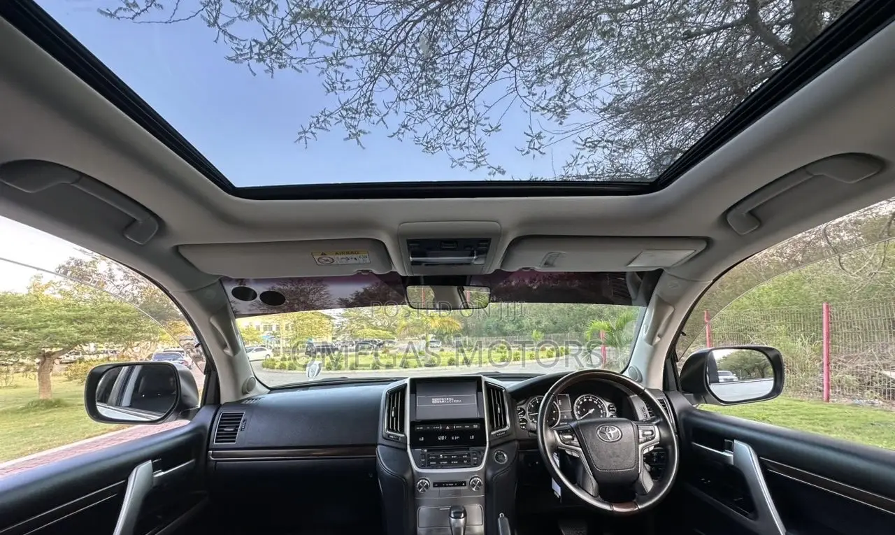 Toyota Land Cruiser 4.6 V8 ZX 2017 White