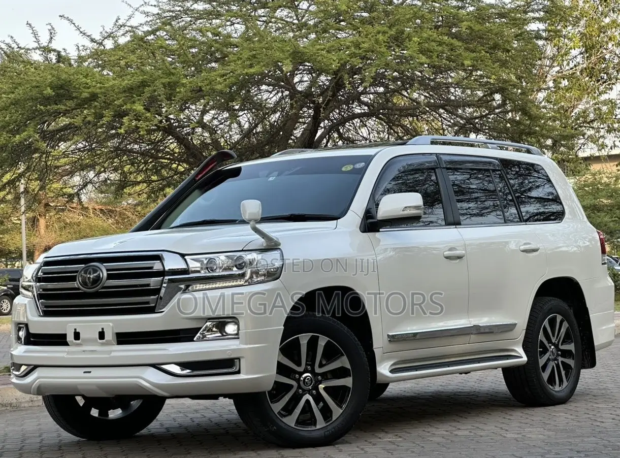 Toyota Land Cruiser 4.6 V8 ZX 2017 White
