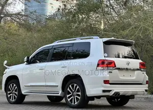 Toyota Land Cruiser 4.6 V8 ZX 2017 White