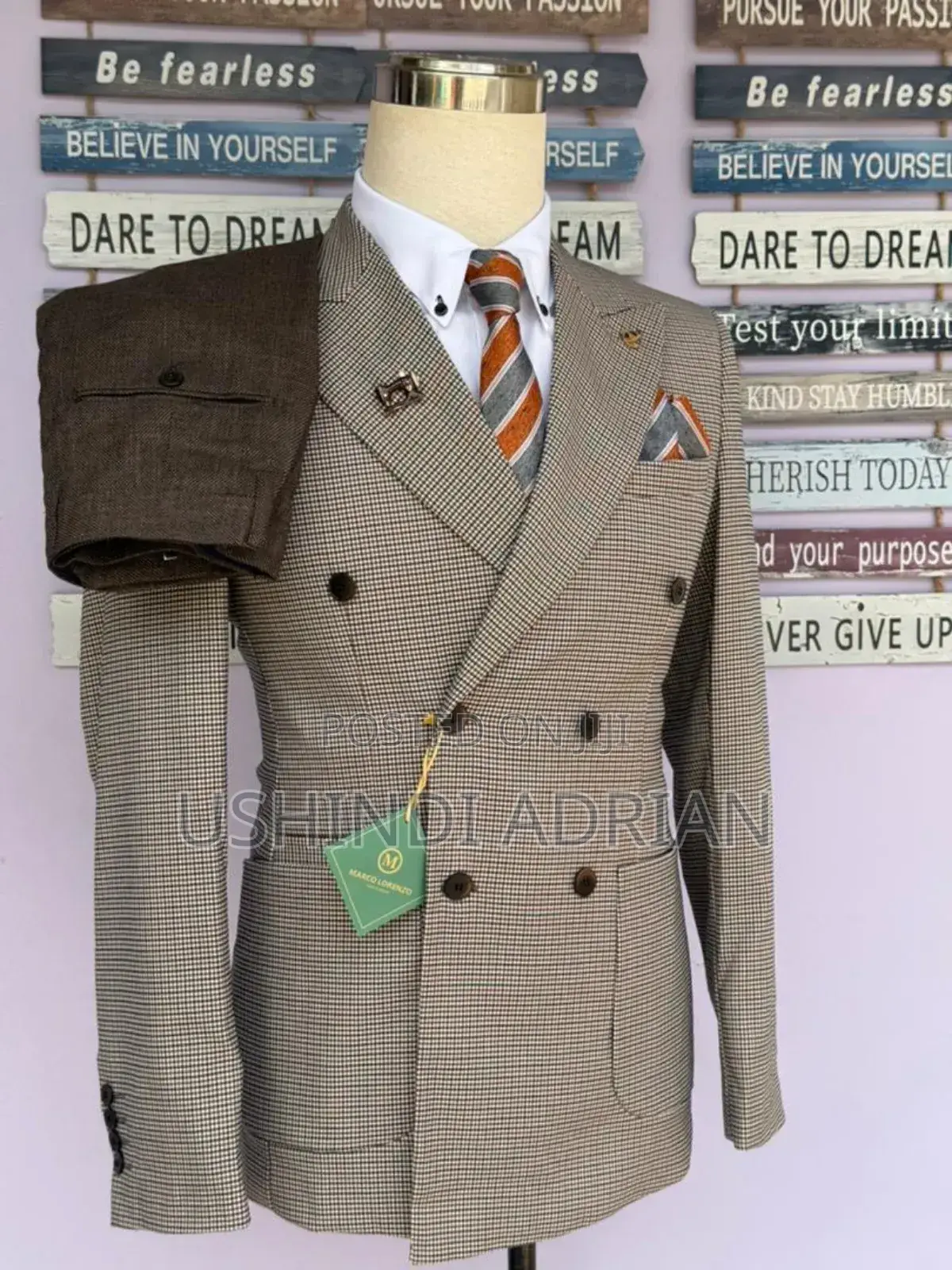Suti Za Rangi Ya Kifalme (Royal Navy Blue Suit)