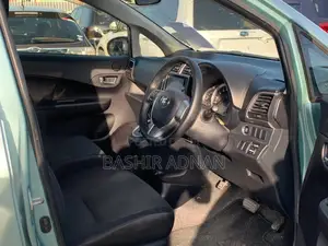 Toyota Ractis 1.3 FWD 2012 Green