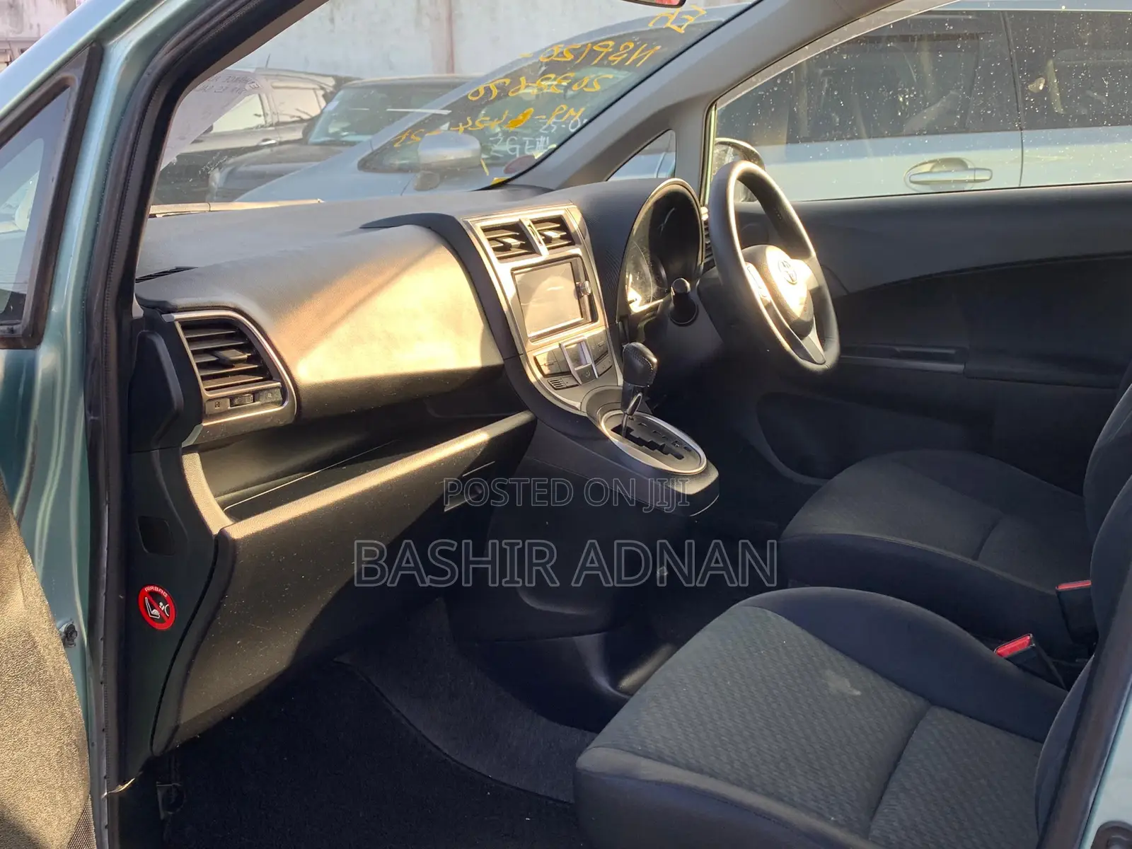 Toyota Ractis 1.3 FWD 2012 Green