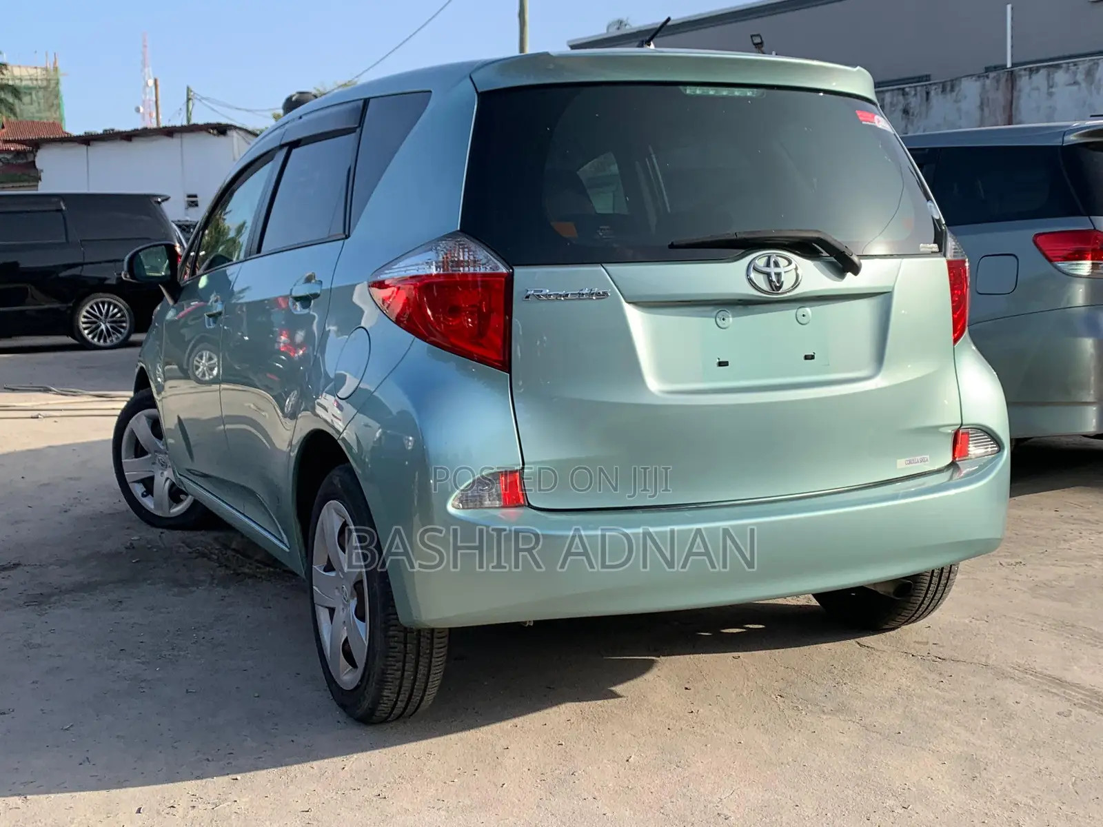 Toyota Ractis 1.3 FWD 2012 Green