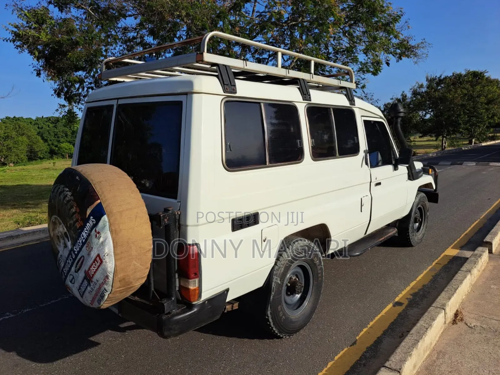 Toyota Land Cruiser 2010 White