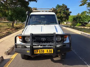 Toyota Land Cruiser 2010 White
