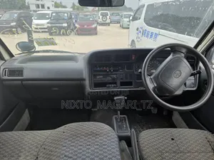 Toyota HiAce 2003 White