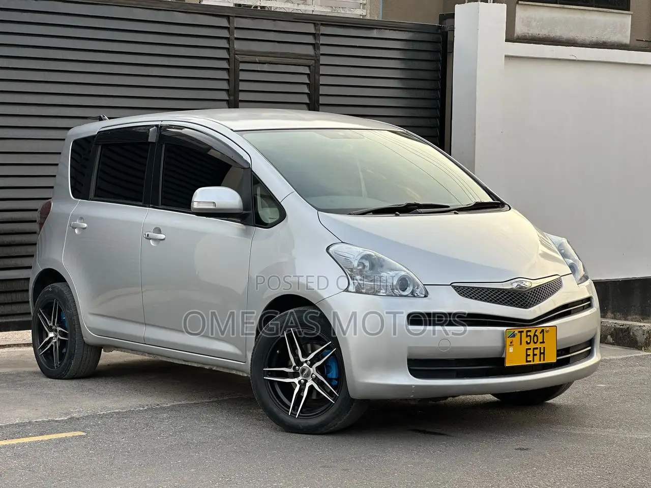 Toyota Ractis 1.3 FWD 2009 Silver