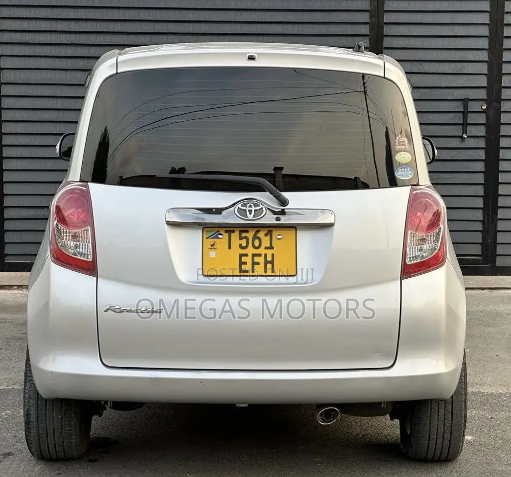 Toyota Ractis 1.3 FWD 2009 Silver