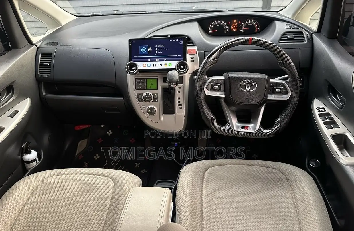 Toyota Ractis 1.3 FWD 2009 Silver