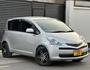 Toyota Ractis 1.3 FWD 2009 Silver