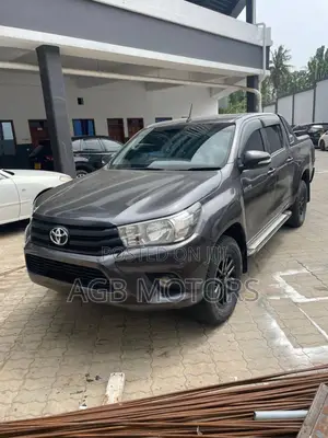 Toyota Hilux 2016 Gray