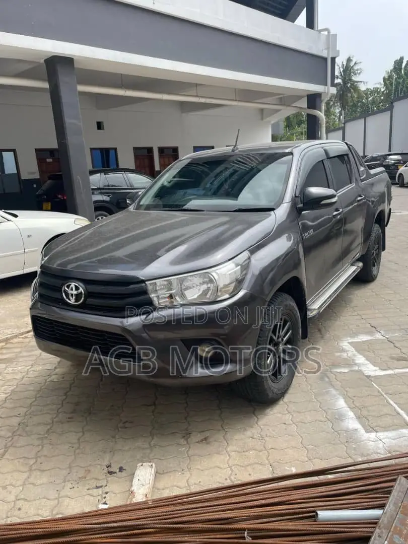 Toyota Hilux 2016 Gray