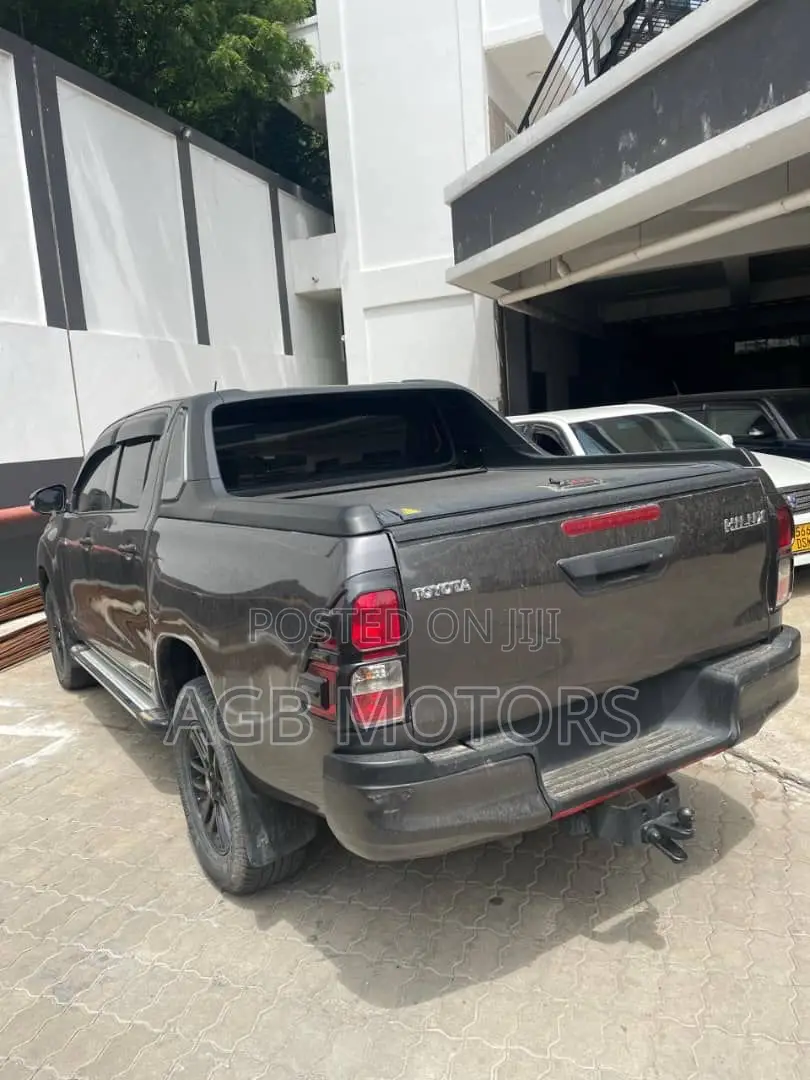 Toyota Hilux 2016 Gray