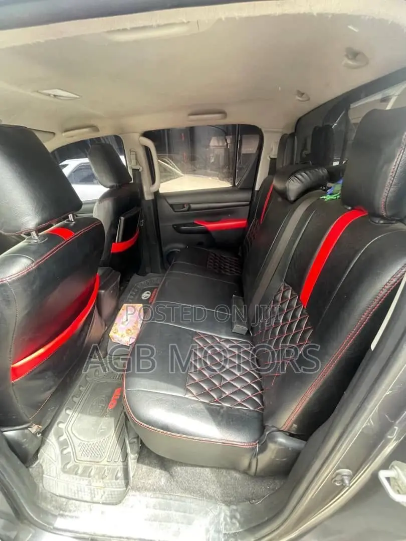 Toyota Hilux 2016 Gray