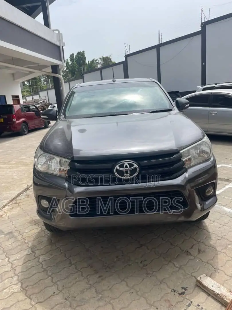 Toyota Hilux 2016 Gray