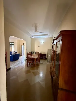 Kiwanja Chenye Nyumba Kinauzwa