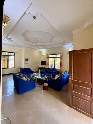 Kiwanja Chenye Nyumba Kinauzwa