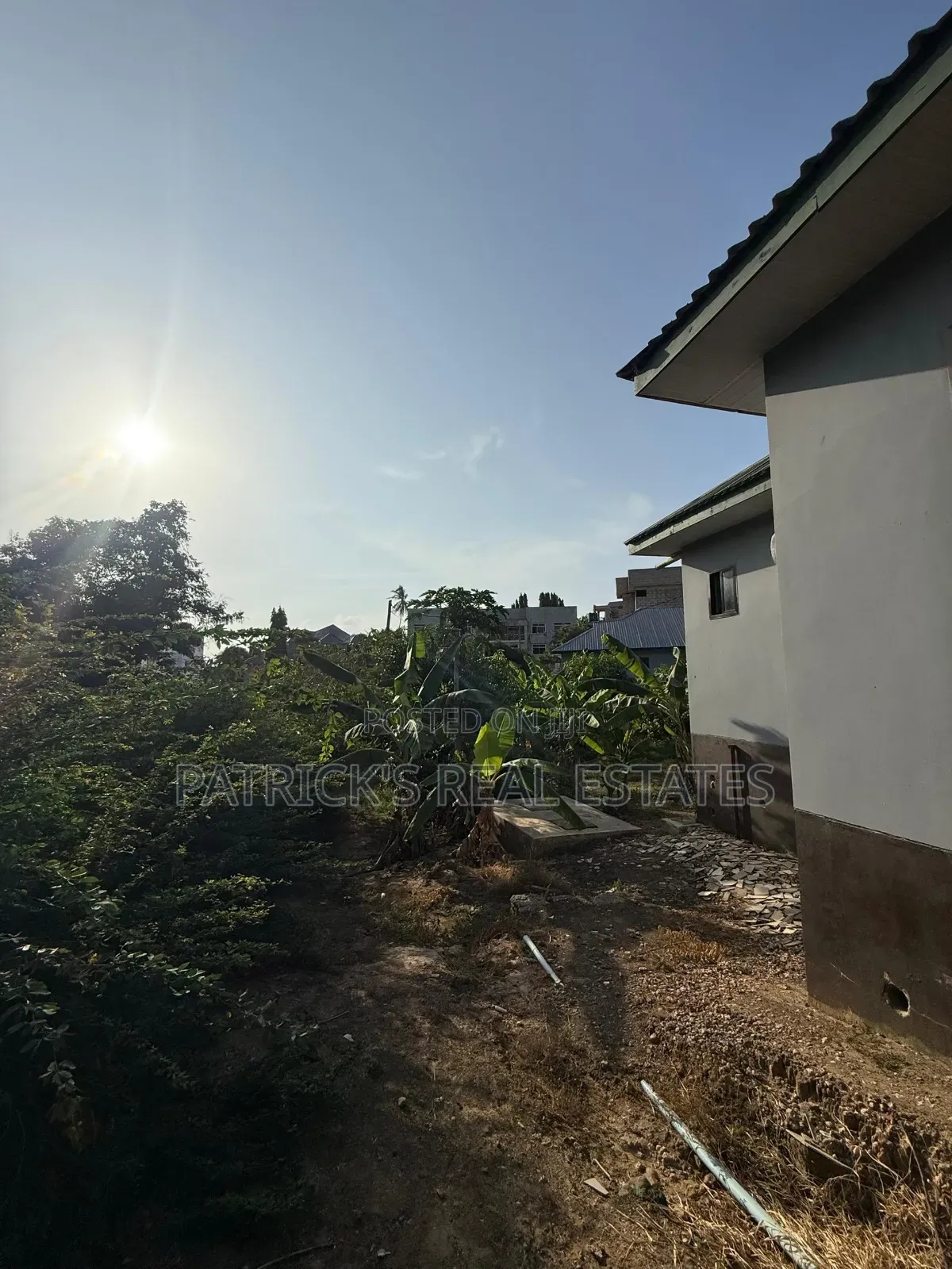 Kiwanja Chenye Nyumba Kinauzwa