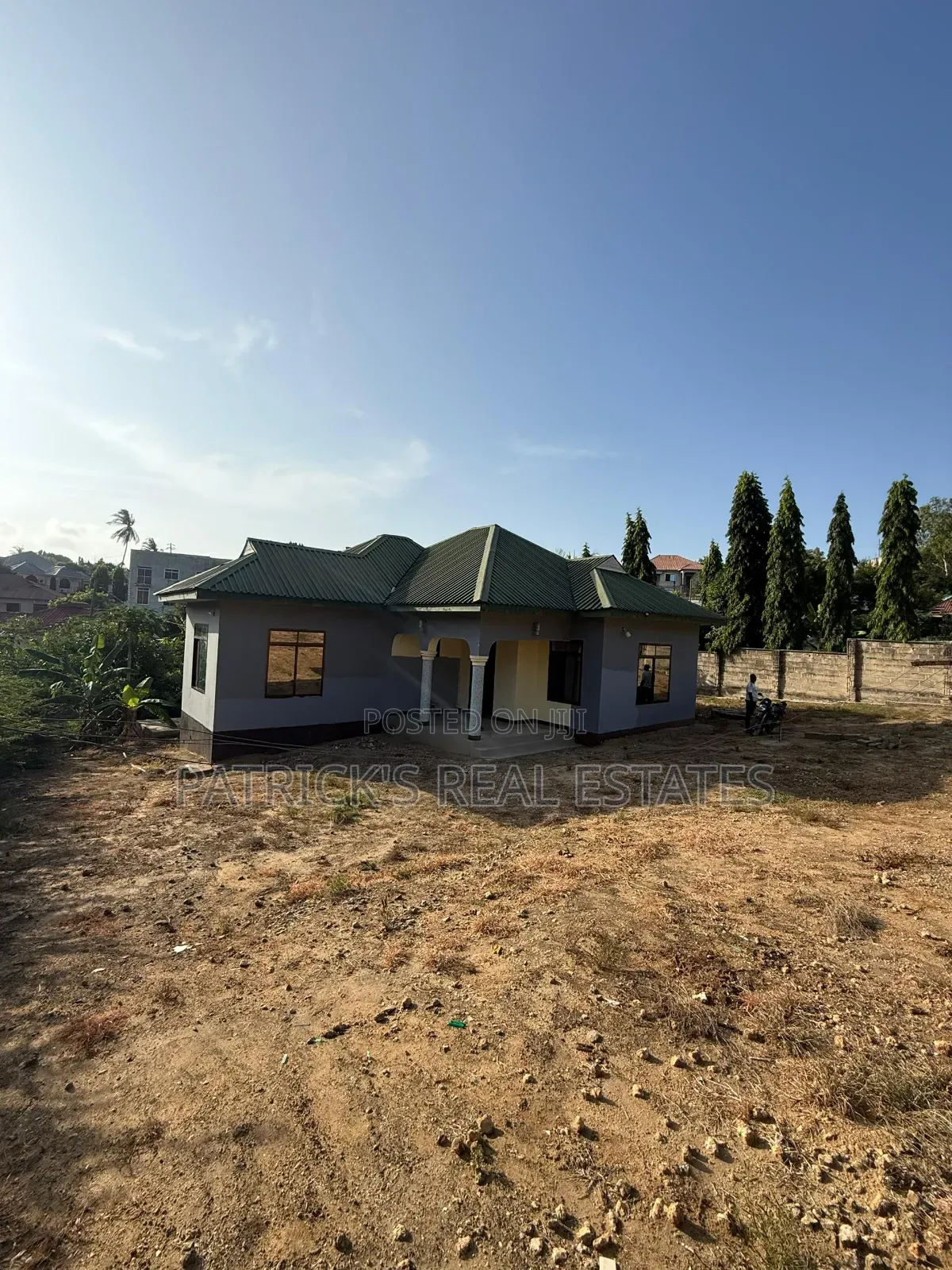 Kiwanja Chenye Nyumba Kinauzwa