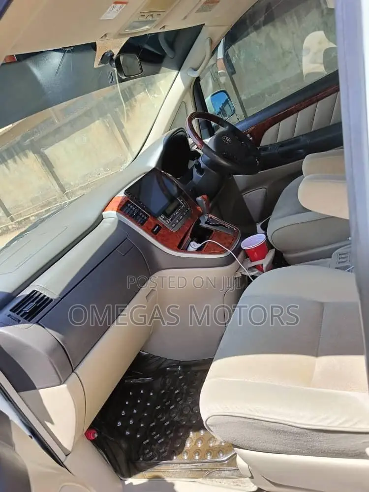 Toyota Alphard 2.4 Petrol FWD 2005 White