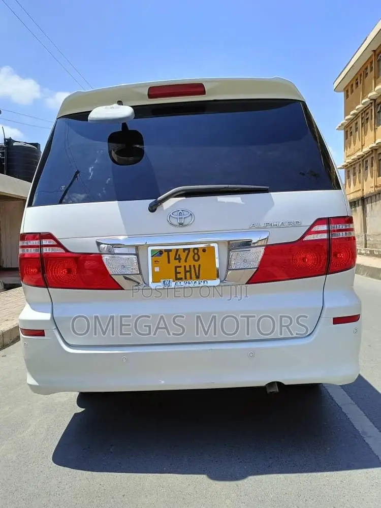 Toyota Alphard 2.4 Petrol FWD 2005 White