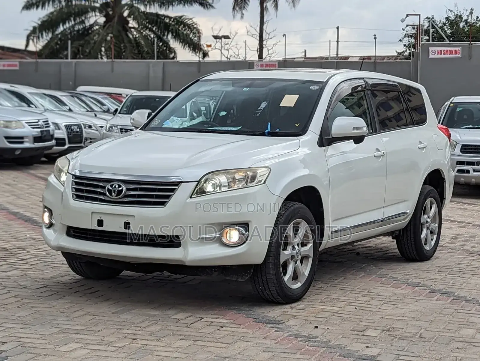Toyota Vanguard 2011 White