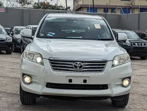 Toyota Vanguard 2011 White