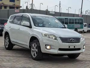 Toyota Vanguard 2011 White