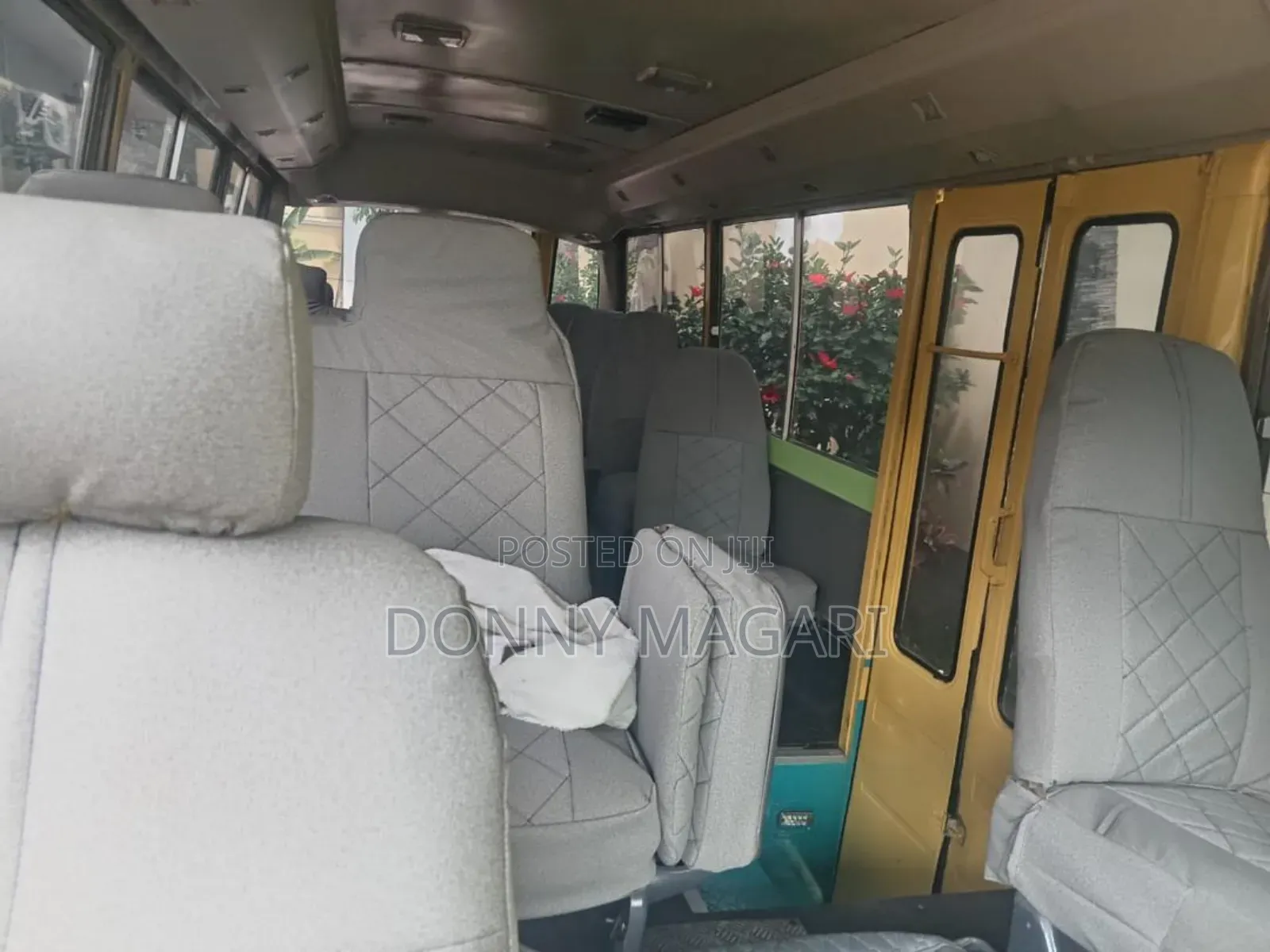 Mitsubishi Fuso Rosa 2004 Yellow