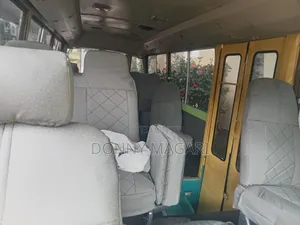 Mitsubishi Fuso Rosa 2004 Yellow