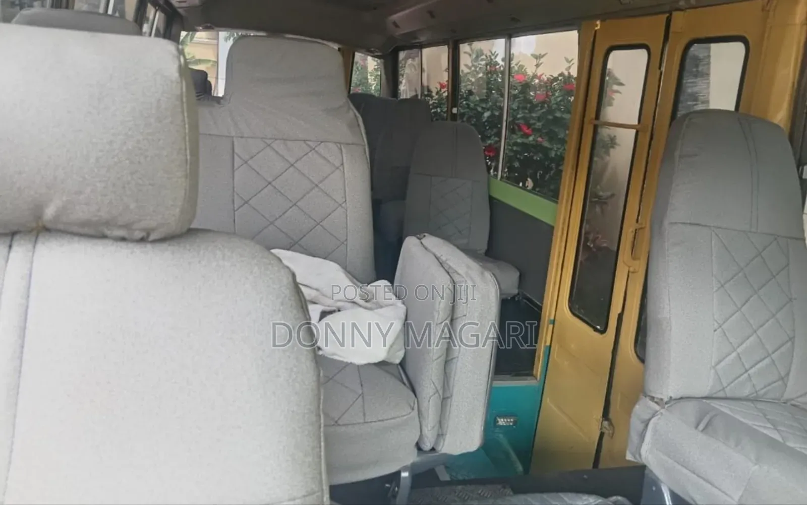 Mitsubishi Fuso Rosa 2004 Yellow