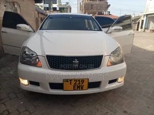 Toyota Crown 2006 White