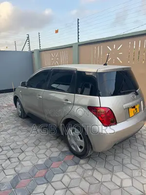 Toyota IST 2004 Gold