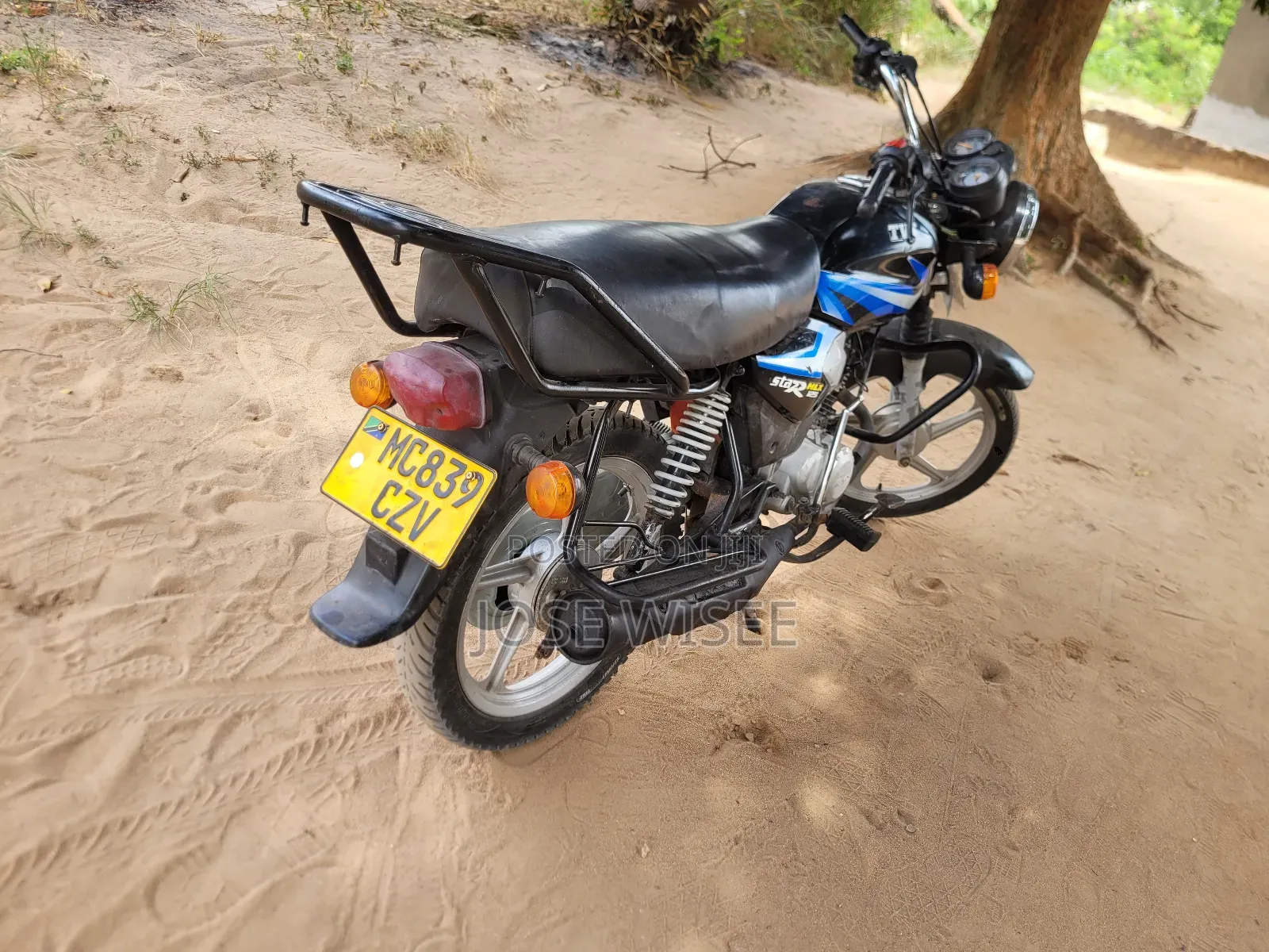 TVS HLX 125 2025 Black