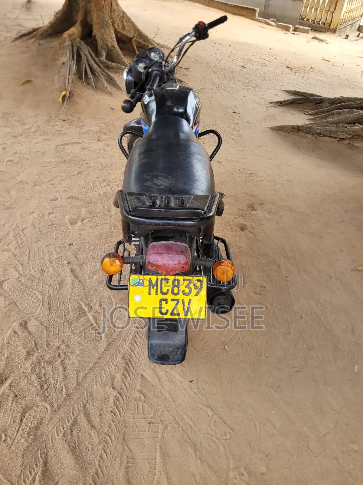 TVS HLX 125 2025 Black