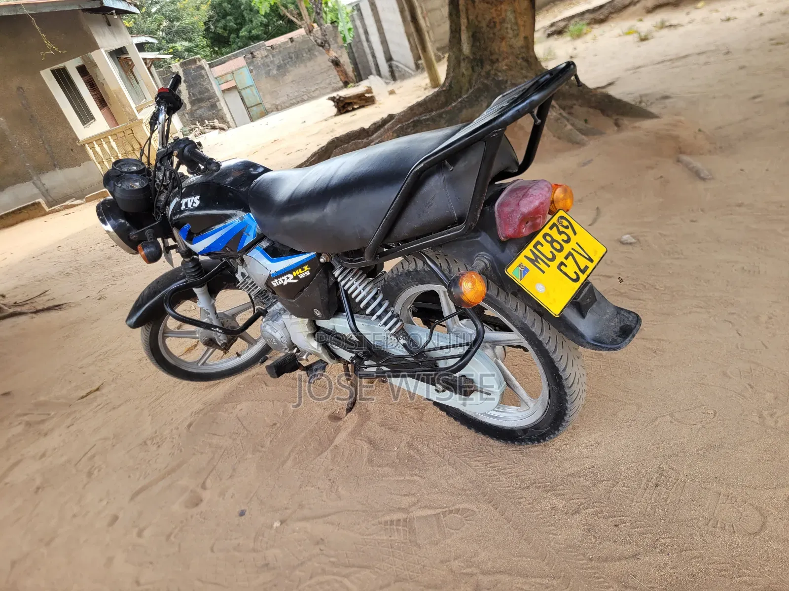 TVS HLX 125 2025 Black