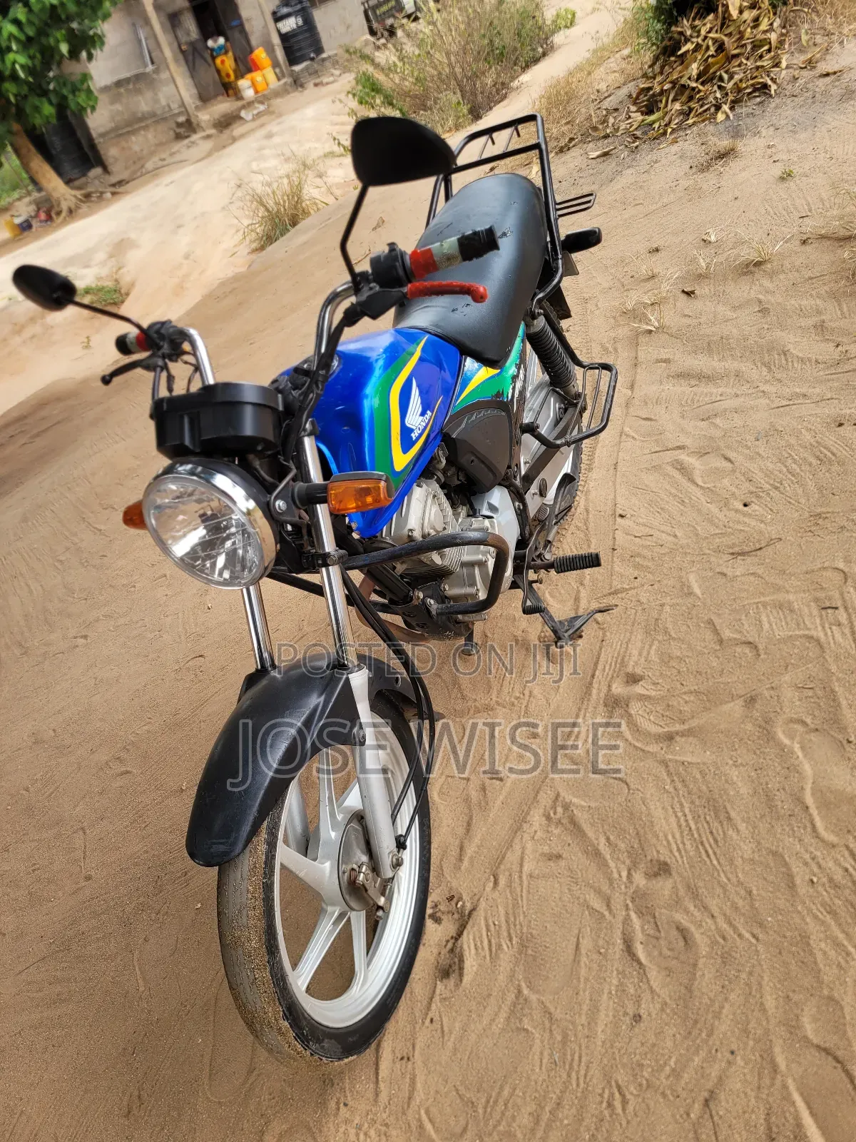 TVS HLX 125 2025 Blue