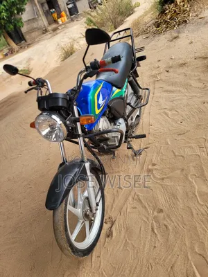 TVS HLX 125 2025 Blue