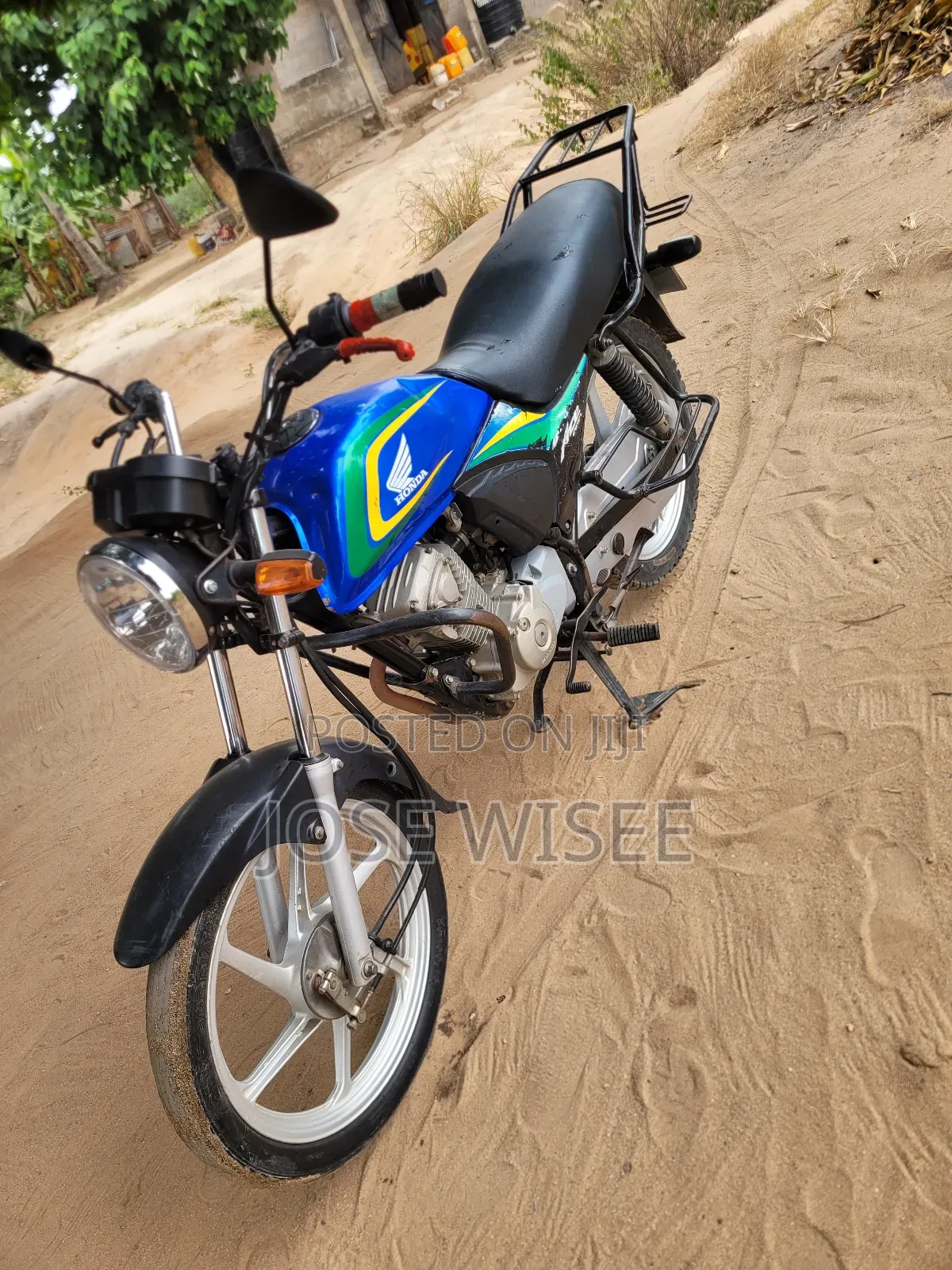 TVS HLX 125 2025 Blue