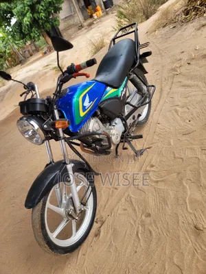 TVS HLX 125 2025 Blue