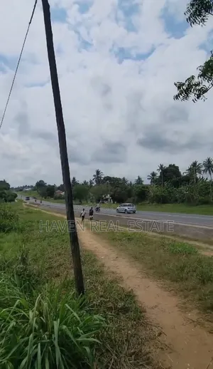 *Petrol Station Plot Inauzwa Kerege Matumbi Imegusa Bagamoyo Road*