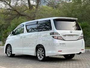 Toyota Vellfire 2010