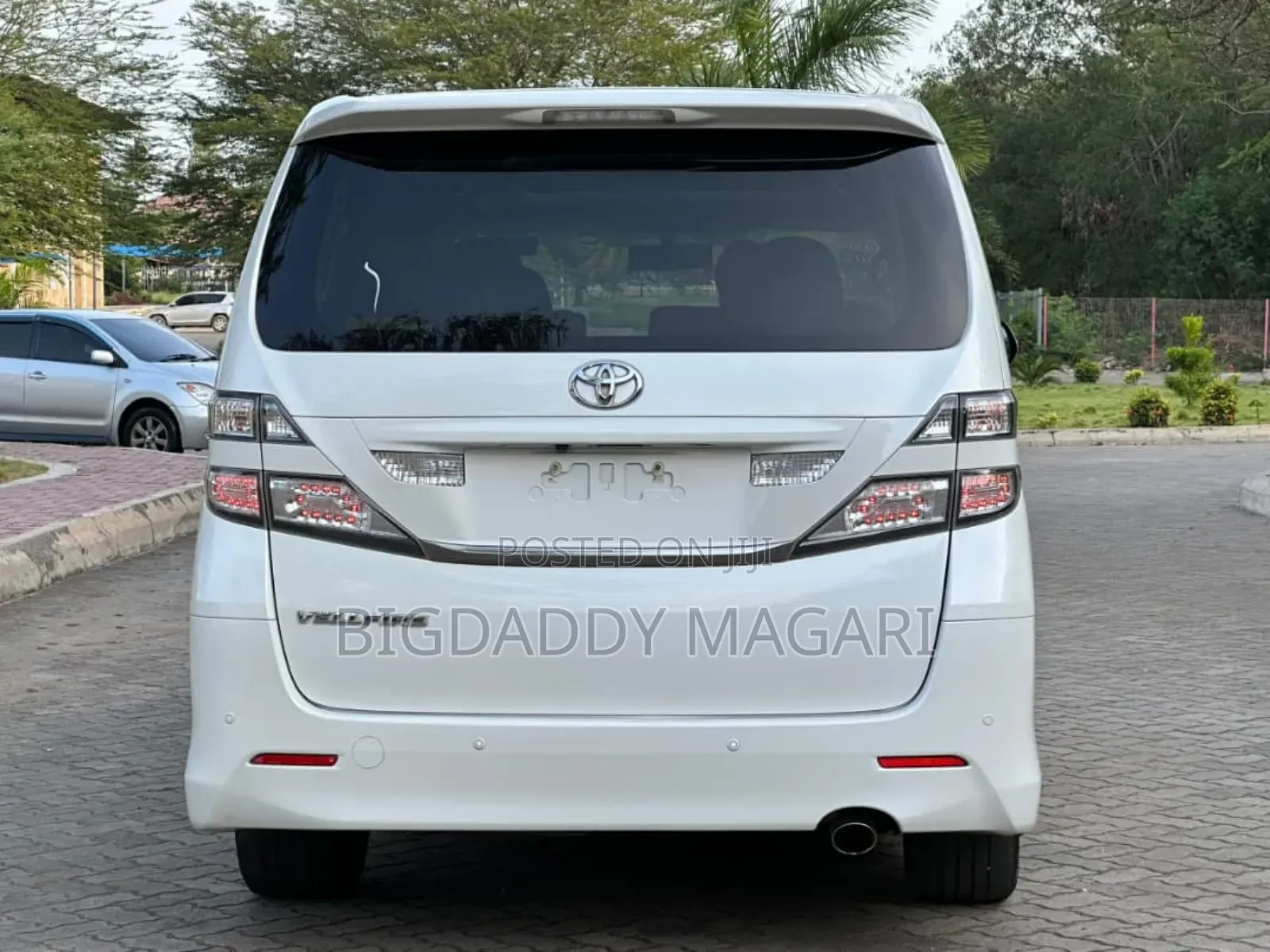 Toyota Vellfire 2010