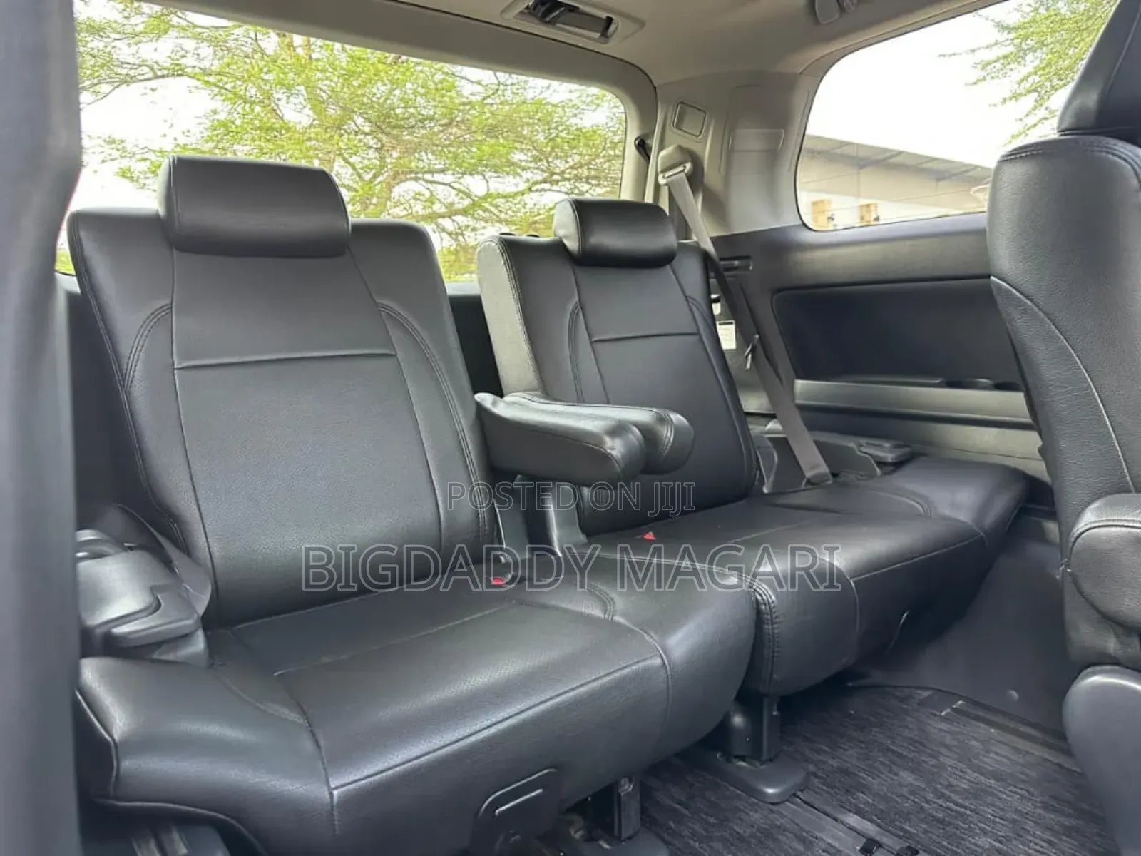 Toyota Vellfire 2010