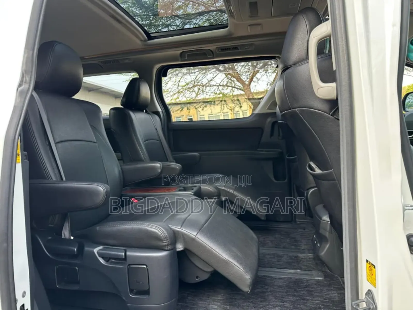 Toyota Vellfire 2010