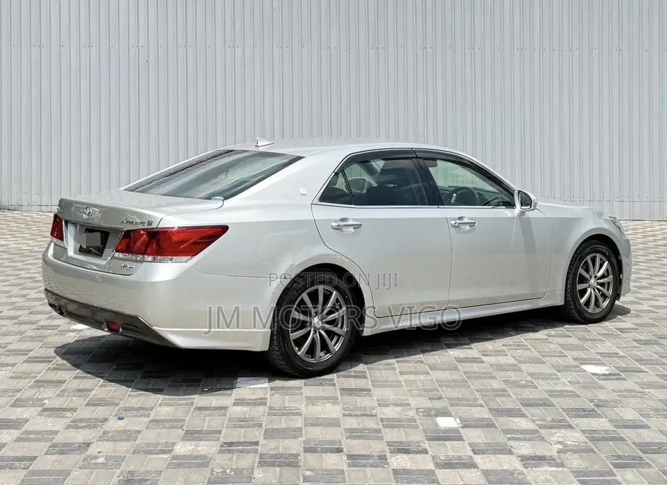 Toyota Crown 2014 Silver