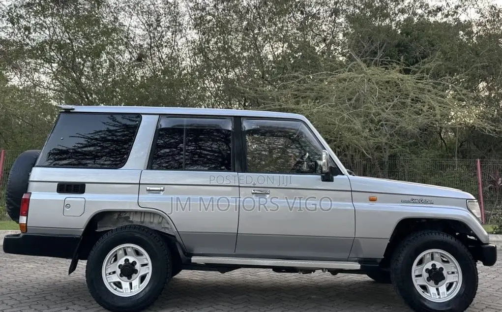Toyota Land Cruiser Prado 1995 Silver
