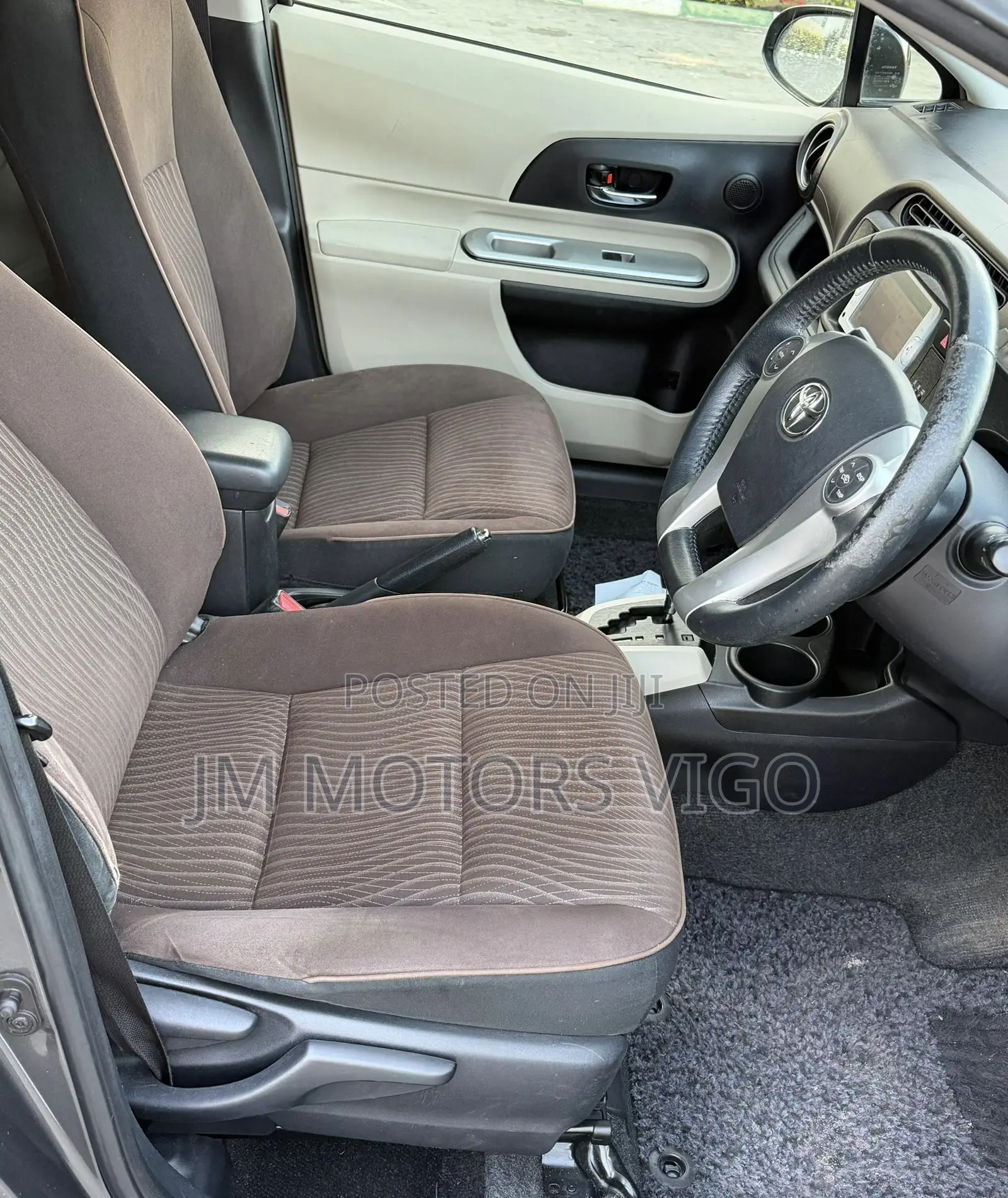 Toyota Aqua 2014 Gray