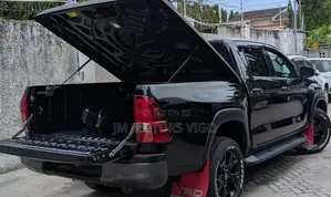 Toyota Hilux 2019 Black