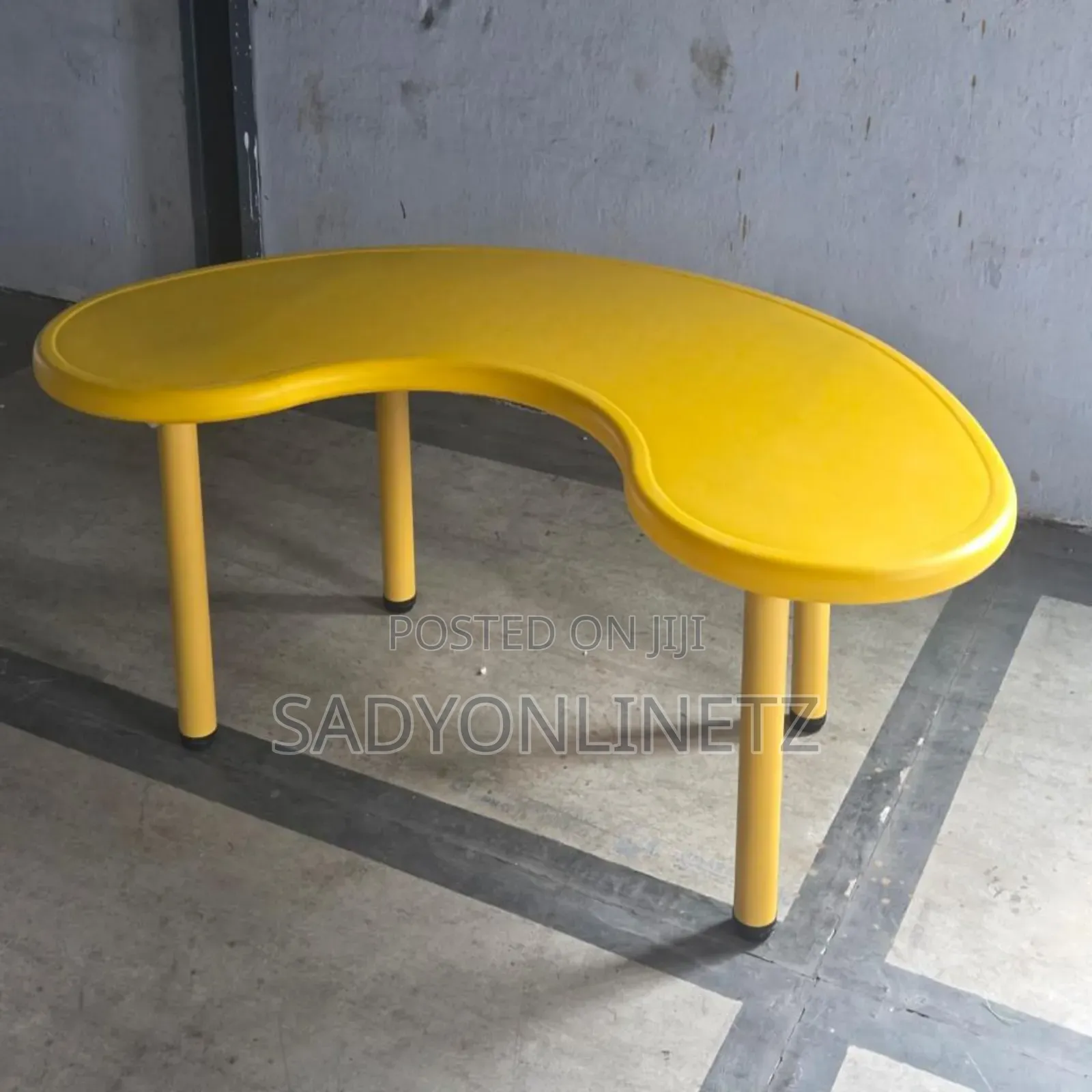 Kindergarten Moonshape Table for School